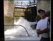 "Passer l’&eacute;cluse" (Pass throught the lock)